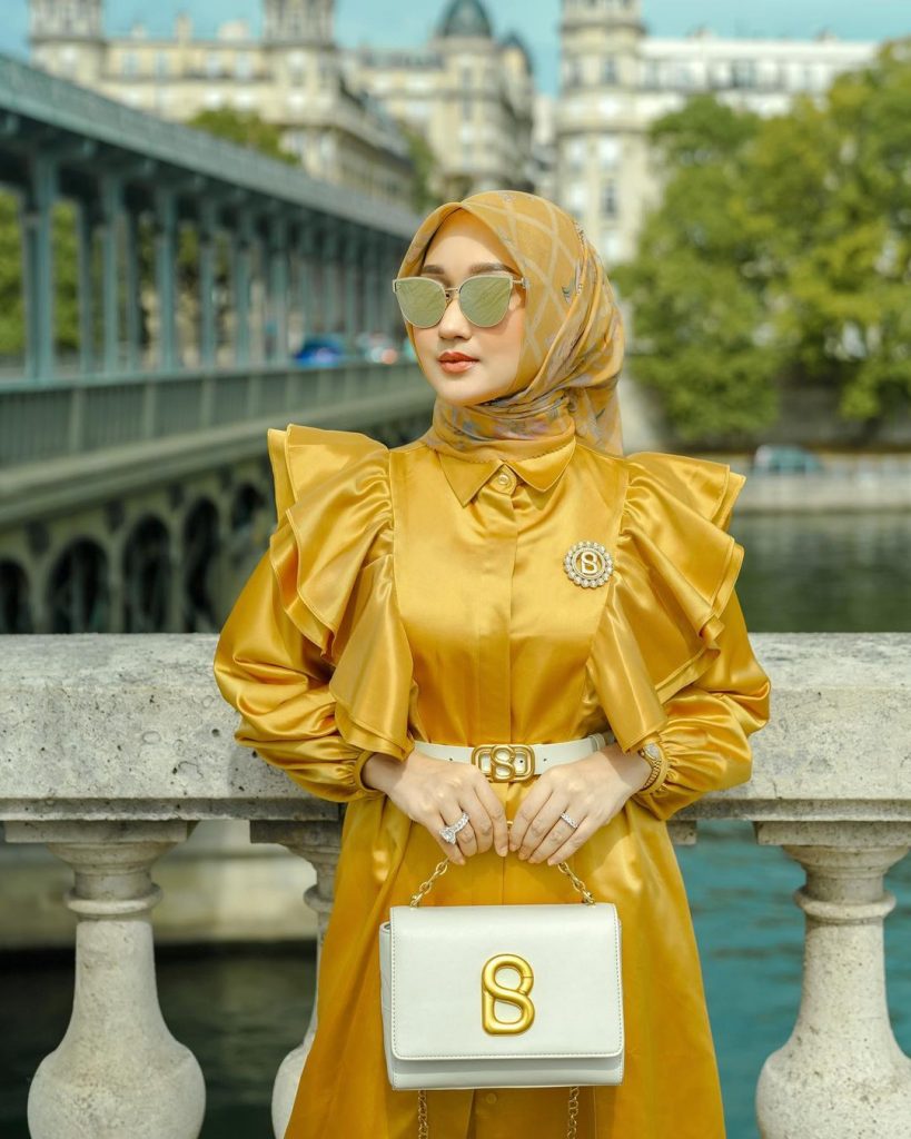  Influencer hijab Dian Pelangi (Foto: instagram.com/dianpelangi) dalam artikel Top 5 Influencer Hijab Indonesia oleh PopStar influencer