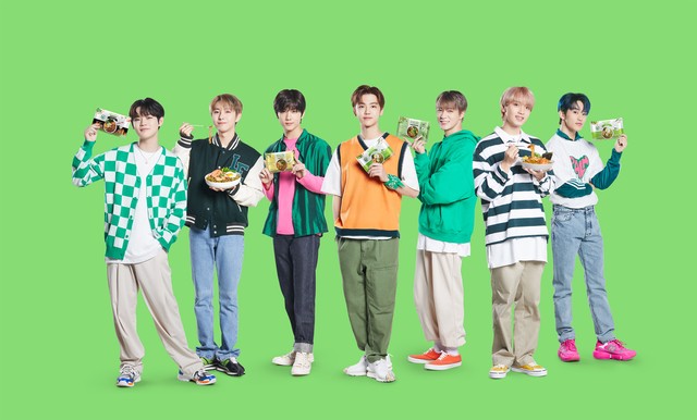 Boyband Korea NCT menjadi brand ambassador sebuah produk mie instan. Sumber Lemonilo