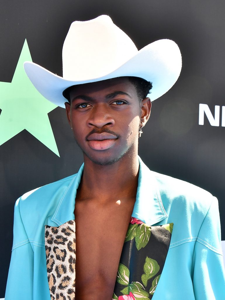 Lagu Lil Nas X Old Town Road (photo by imbd.com) yang populer lewat trend TikTok